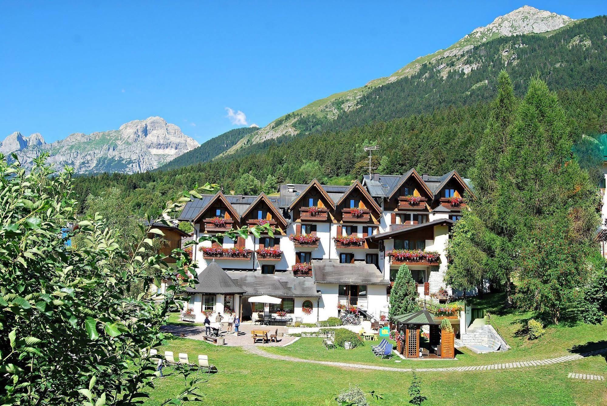 Il Piccolo Dolomiti Resort Andalo Esterno foto